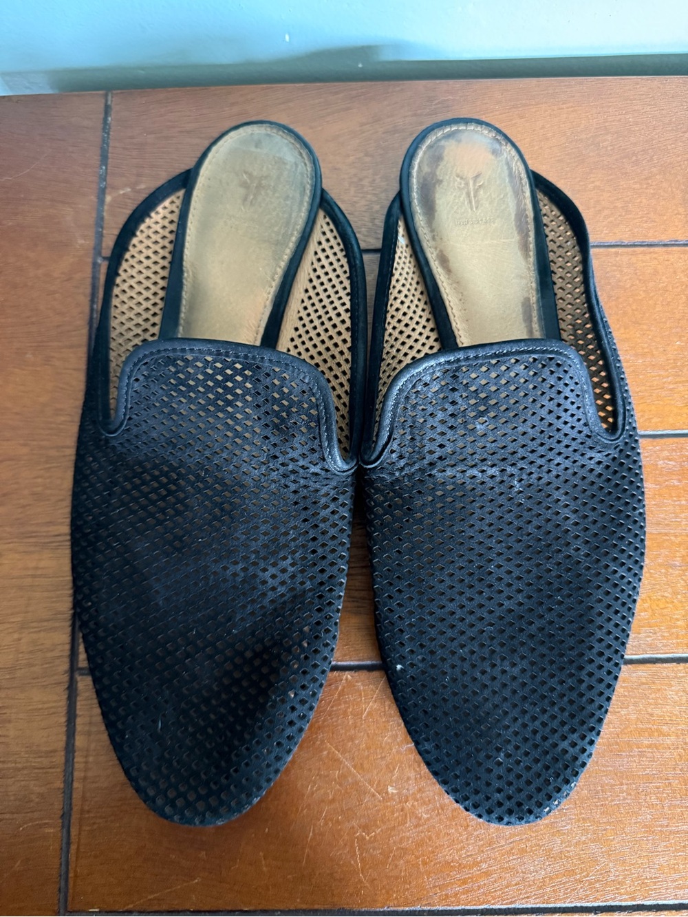Frye Women’s Gwen Black Perforated Leather  Slip On Slide Mule Size 9.5